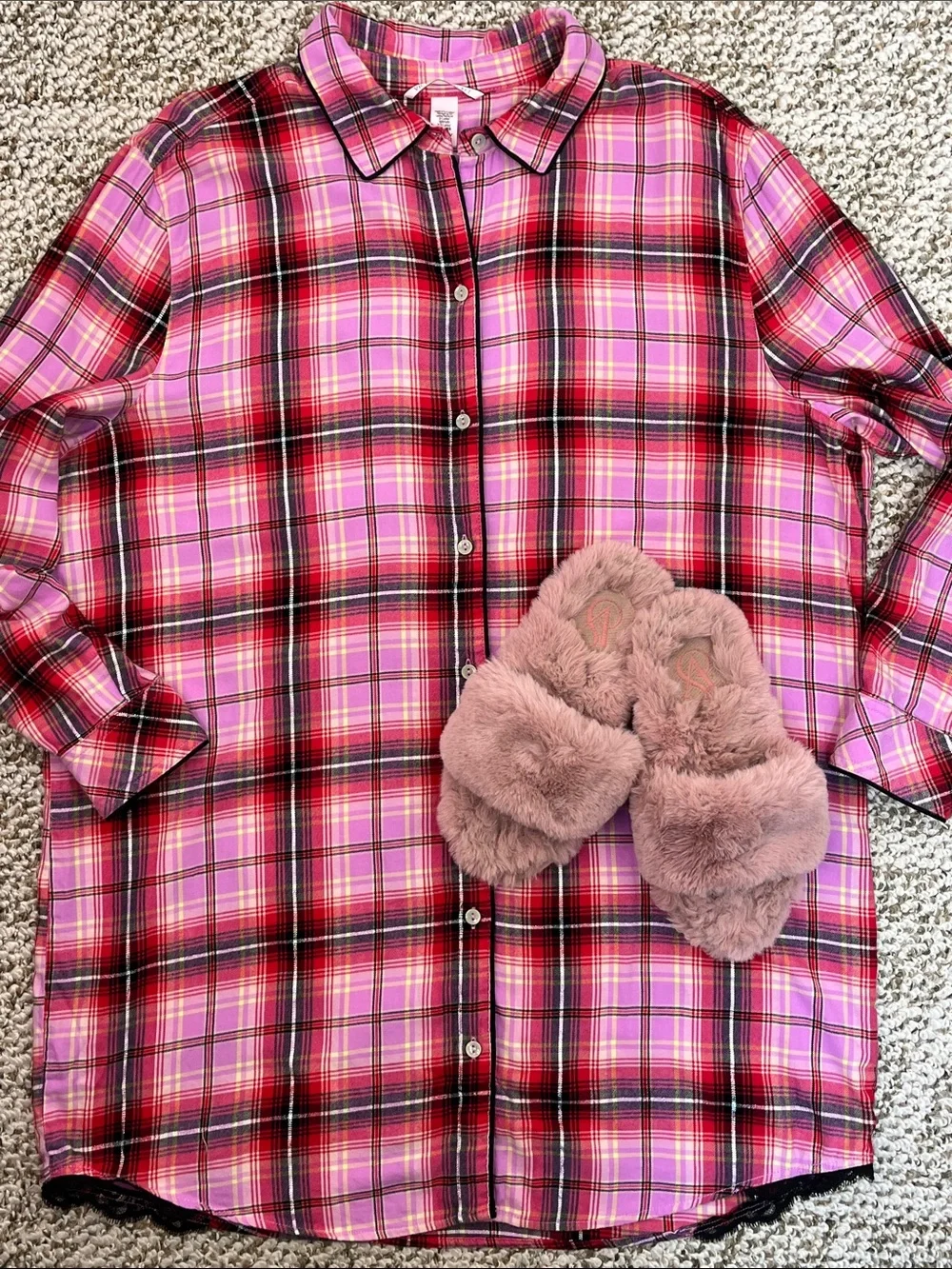 VICTORIA’S SECRET BUNDLE PLAID LONG SLEEP SHIRT SZ XL AND FUZZY SLIPPERS SZ MD